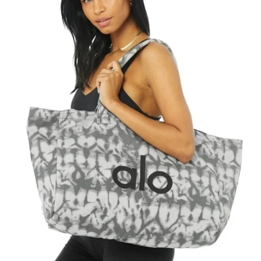 Alo Yoga Grey Tiedye Tote Bag タイダイトートバッグ ALO Yoga | Bags | Alo Yoga Grey Tie Dye Tote Bag | Poshmark
